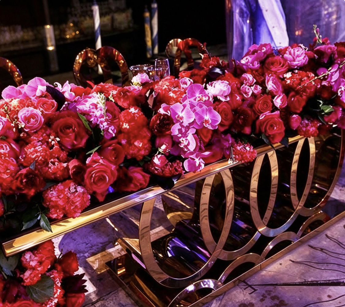 Luxury gold circular ring base wedding banquet table for event reception