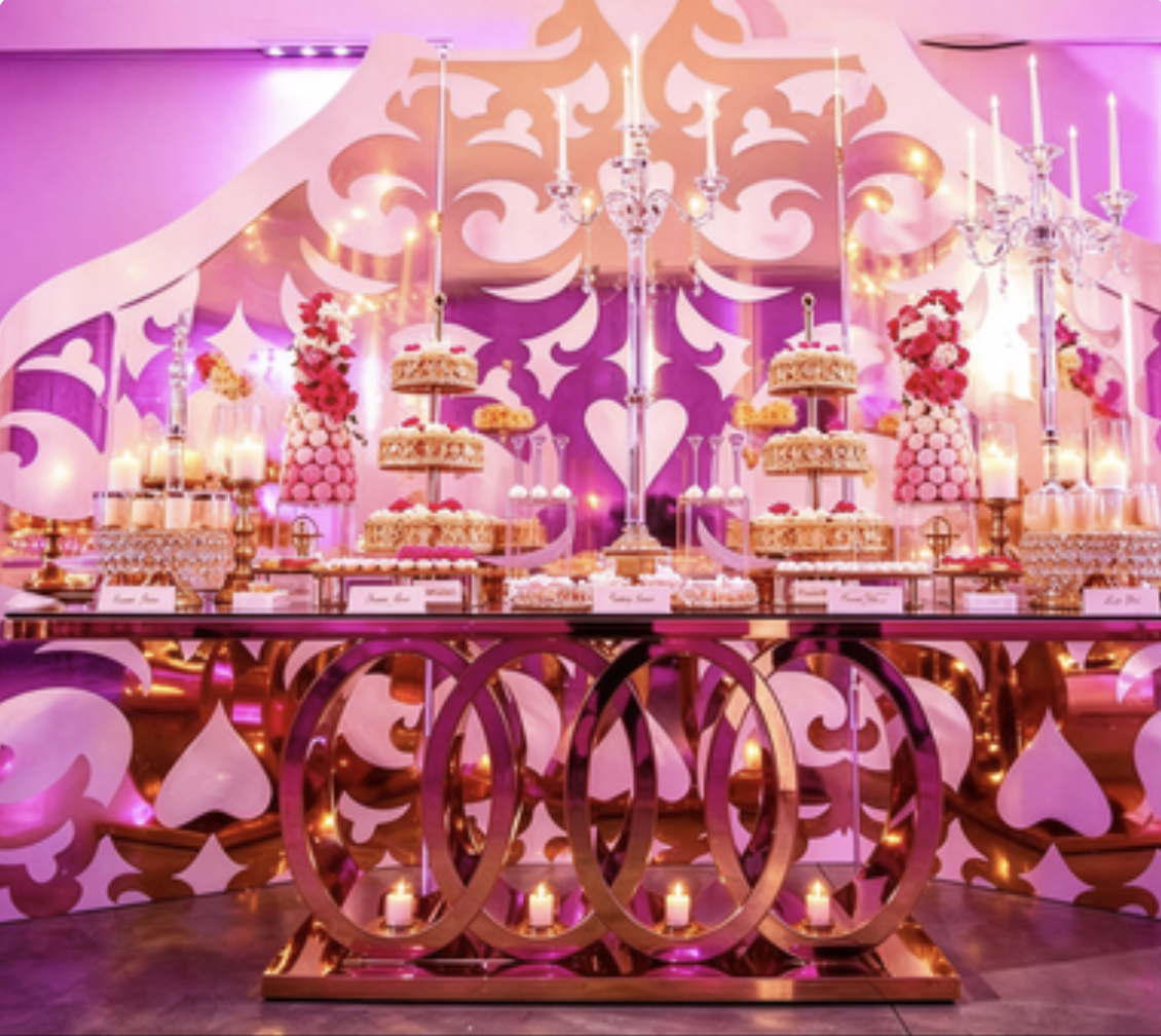 Luxury gold circular ring base wedding banquet table for event reception